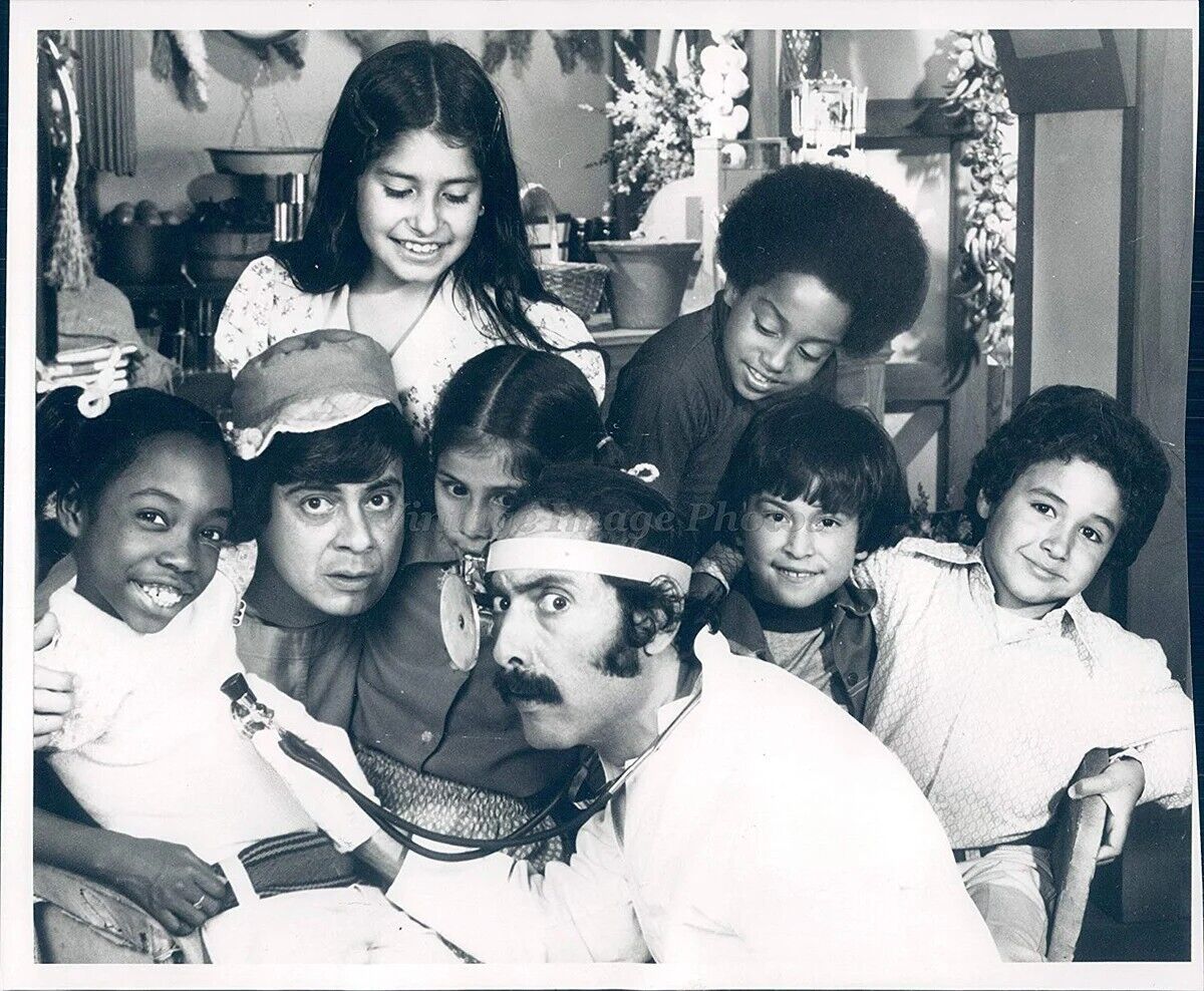 Villa-Alegre-Cast-1974-TV-SERIES-POSTER-24-X-18-INCH-116341331741 Villa Alegre Cast (1974) TV SERIES POSTER 24 X 18 INCH - Image 1