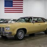 1975 Oldsmobile Delta 88 (US FLAG) POSTER 24 X 36 INCH SWEET LOOKING!