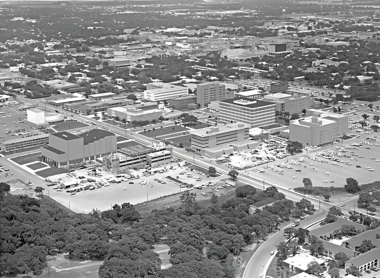 University-of-Texas-At-Arlington-Campus-1970-POSTER-24-X-18-Inches-WALL-ART-126903184644 University of Texas At Arlington Campus 1970 POSTER 24 X 18 Inches WALL ART - Image 1