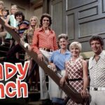 THE BRADY BUNCH TV SERIES POSTER 24 X 36 INCH AWESOME! Groovy Times Marcia Brady