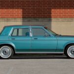 1980 LINCOLN VERSAILLES (GREEN - SIDE VIEW) POSTER 24 X 36 INCH SWEET LOOKING!