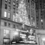 Higbee's Department Store Cleveland 1952 Deco POSTER 24 X 18 INCH Christmas