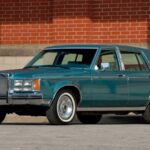 1980 LINCOLN VERSAILLES (GREEN - FRONT ANGLE) POSTER 24 X 36 INCH SWEET LOOKING!
