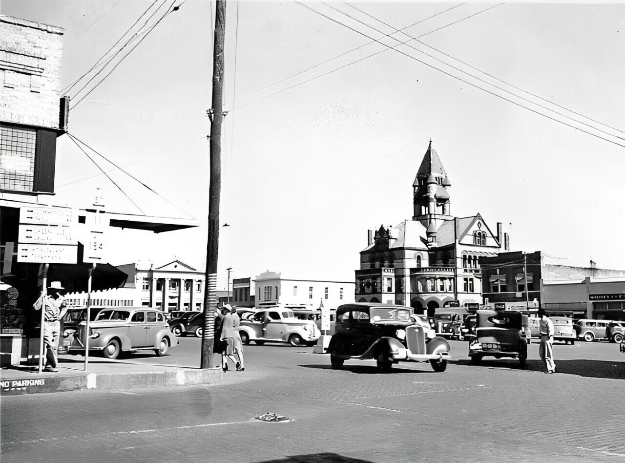 Hopkins-County-Courthouse-Sulphur-Springs-TX-1940-POSTER-24-X-18-Inches-Wall-Art-126903147778 Hopkins County Courthouse Sulphur Springs TX 1940 POSTER 24 X 18 Inches Wall Art - Image 1