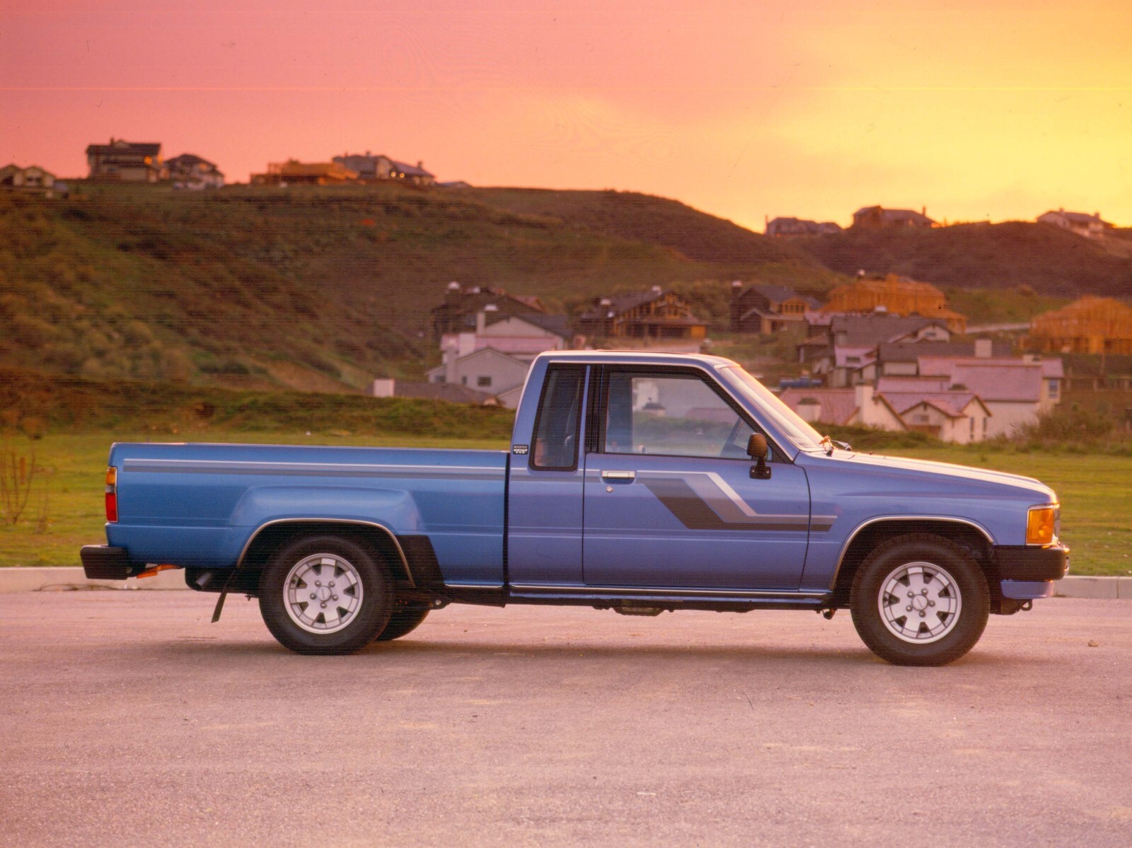 1985-Toyota-Truck-Side-POSTER-24-X-36-INCH-Vintage-Wall-Art-Nice-127027455899 1985 Toyota Truck (Side) POSTER 24 X 36 INCH Vintage Wall Art Nice! - Image 1